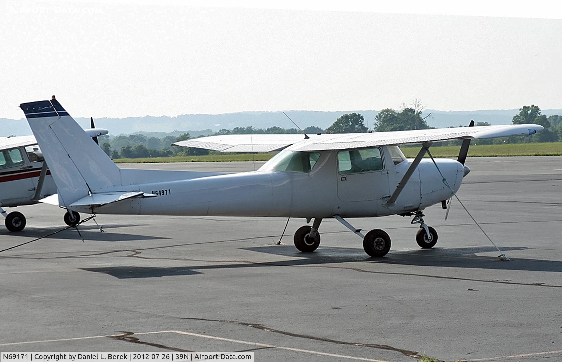 N69171, 1978 Cessna 152 C/N 15282525, A rare visitor from Oklahoma visits Princeton Airport.
