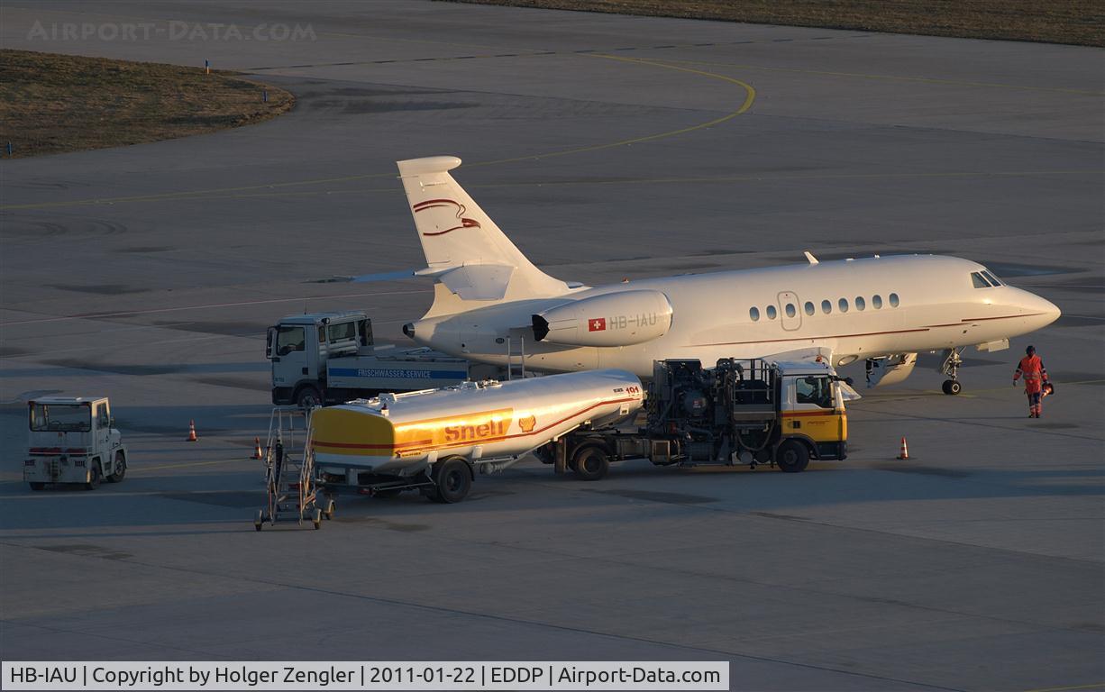HB-IAU, 2003 Dassault Falcon 2000EX C/N 14, Leipzig labor-saving innovation: One aircraft, one man - who is operating of course all vehicles....