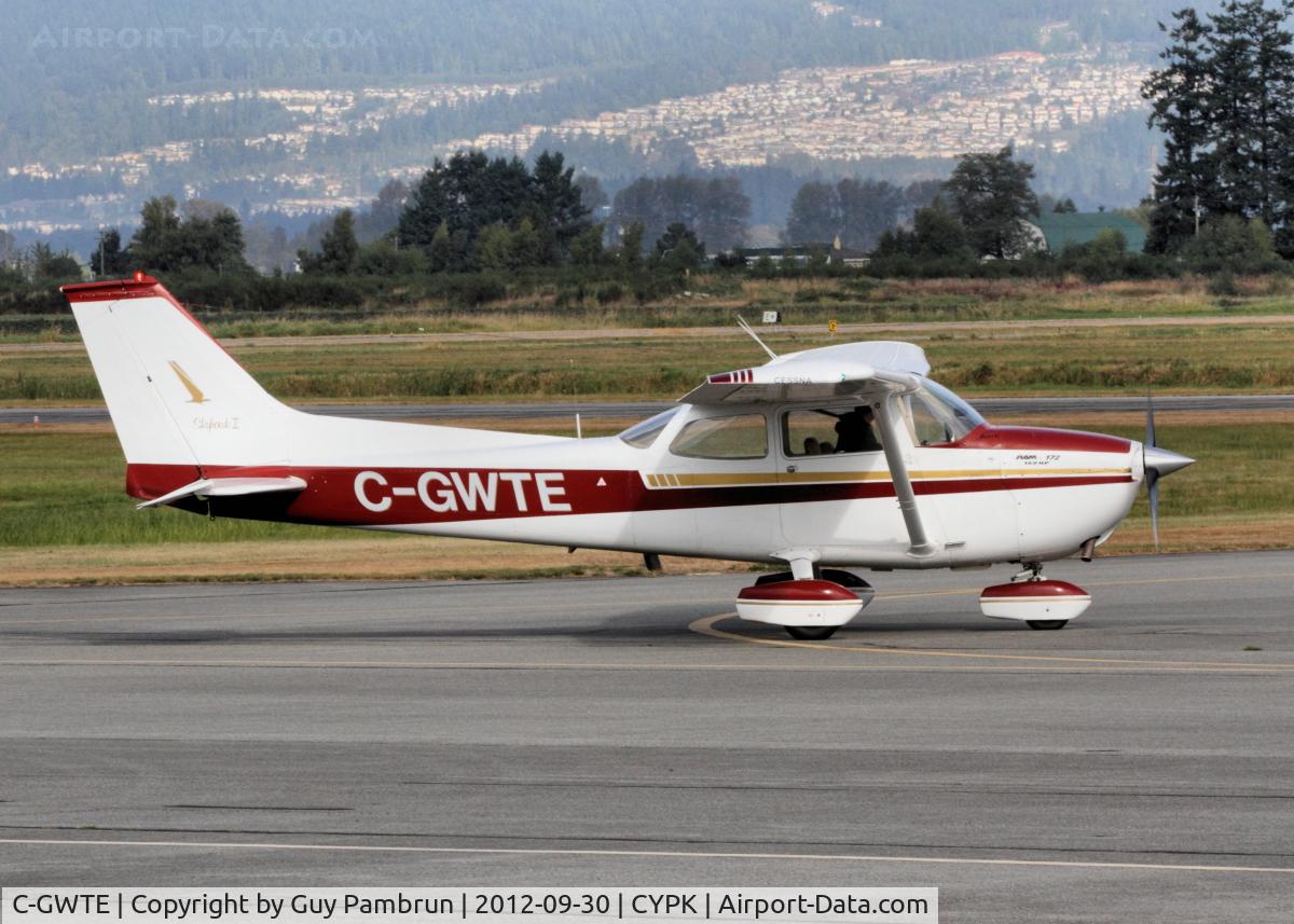 C-GWTE, 1975 Cessna 172M C/N 17265394, Taxi