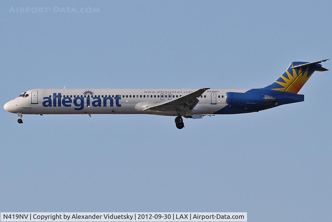 N419NV, 1992 McDonnell Douglas MD-83 (DC-9-83) C/N 53366, Landing at the LAX.