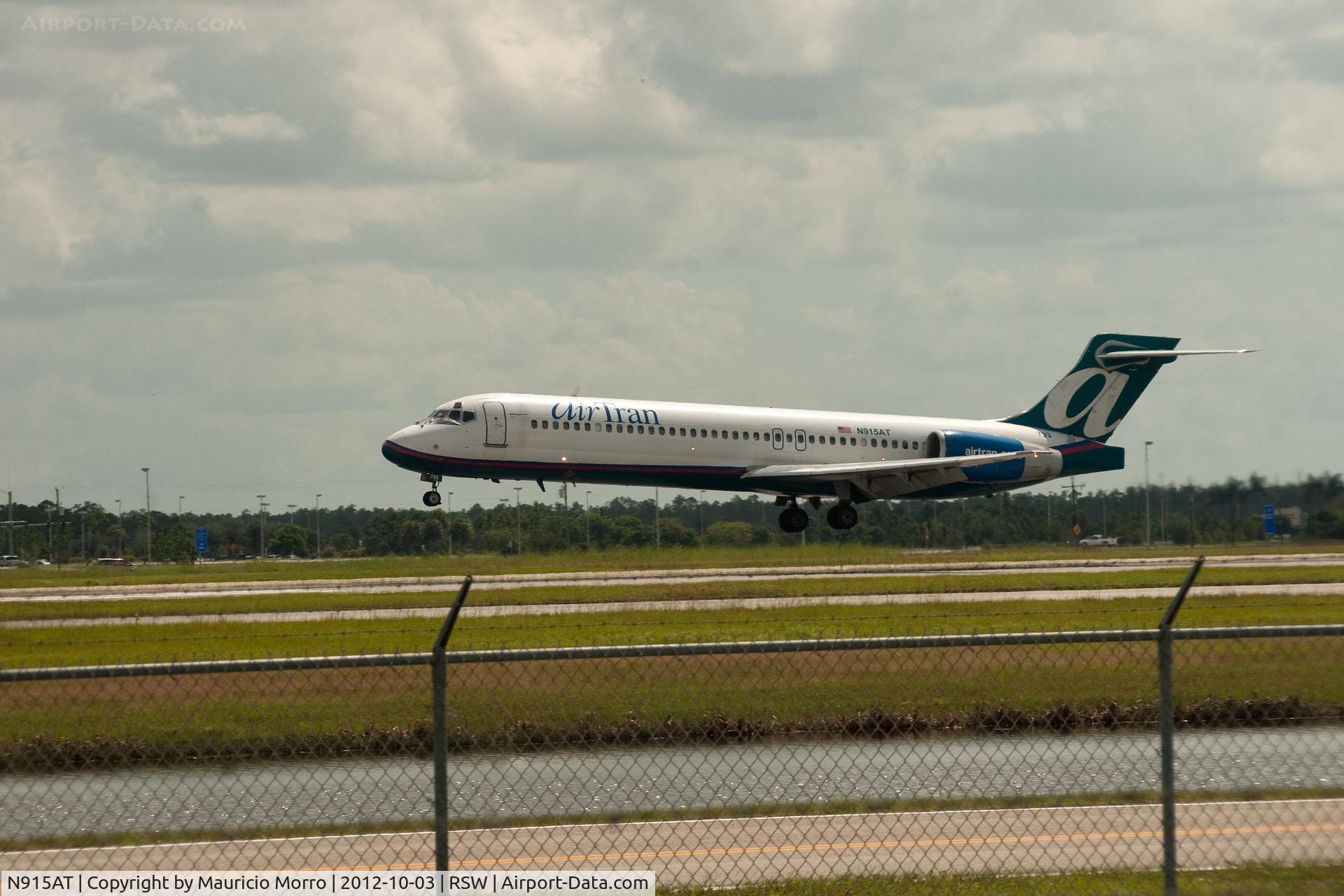 N915AT, 2001 Boeing 717-200 C/N 55085, Taking Off RWY 6
