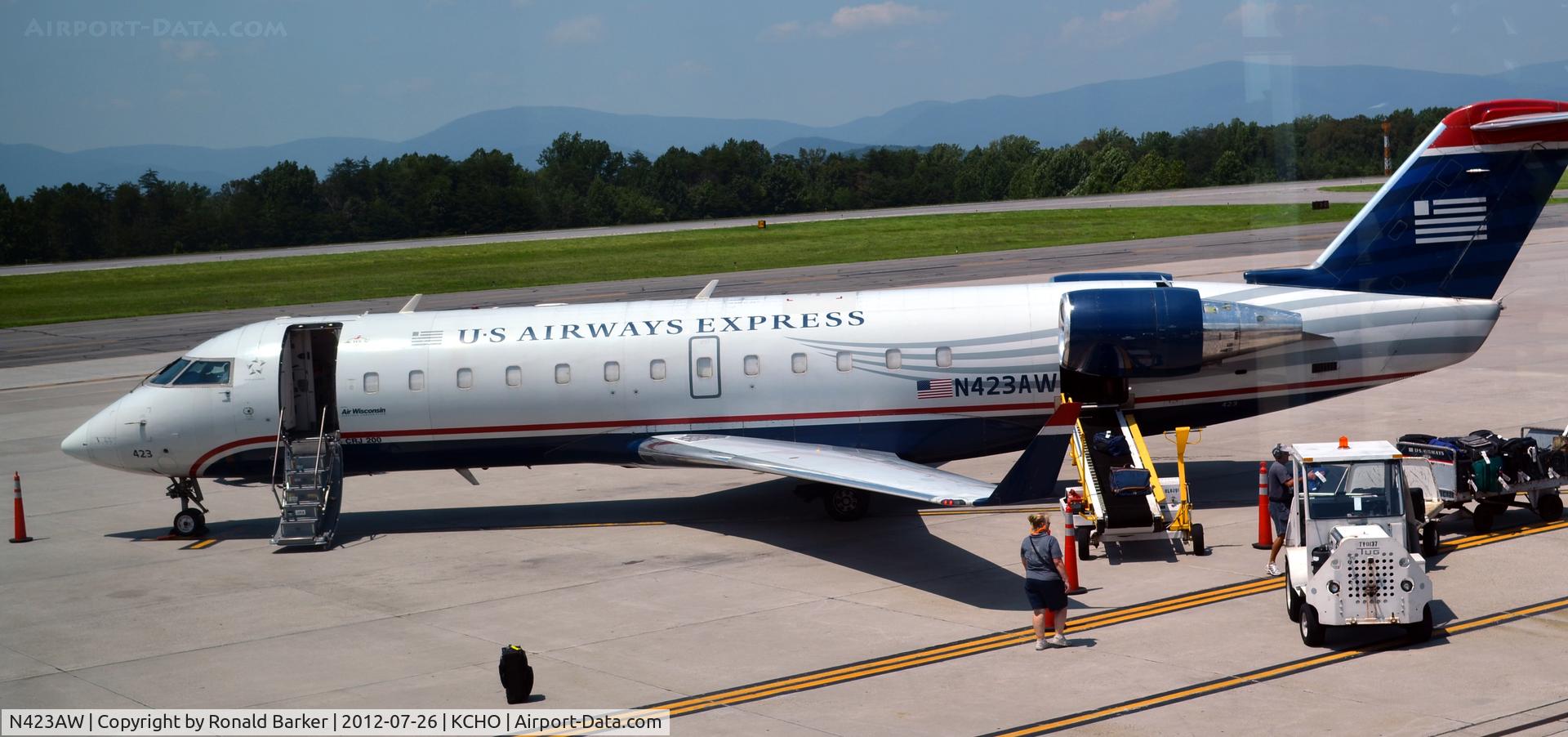 N423AW, 2002 Bombardier CRJ-200LR (CL-600-2B19) C/N 7636, CHO, VA