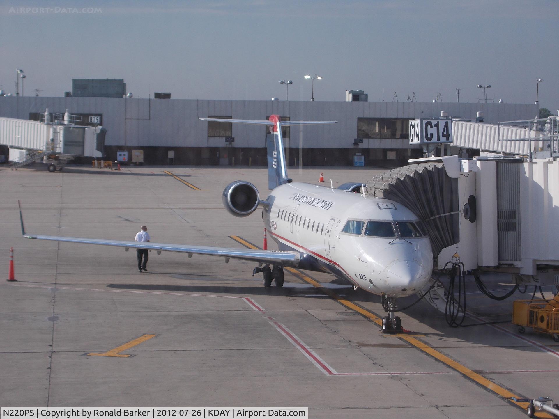 N220PS, Bombardier CRJ-200ER (CL-600-2B19) C/N 7887, Dayton