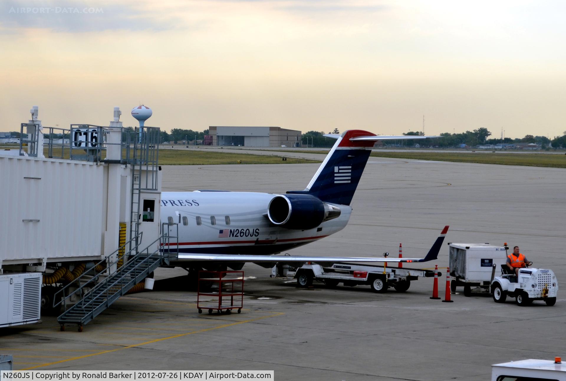 N260JS, 2004 Bombardier CRJ-200ER (CL-600-2B19) C/N 7957, Dayton