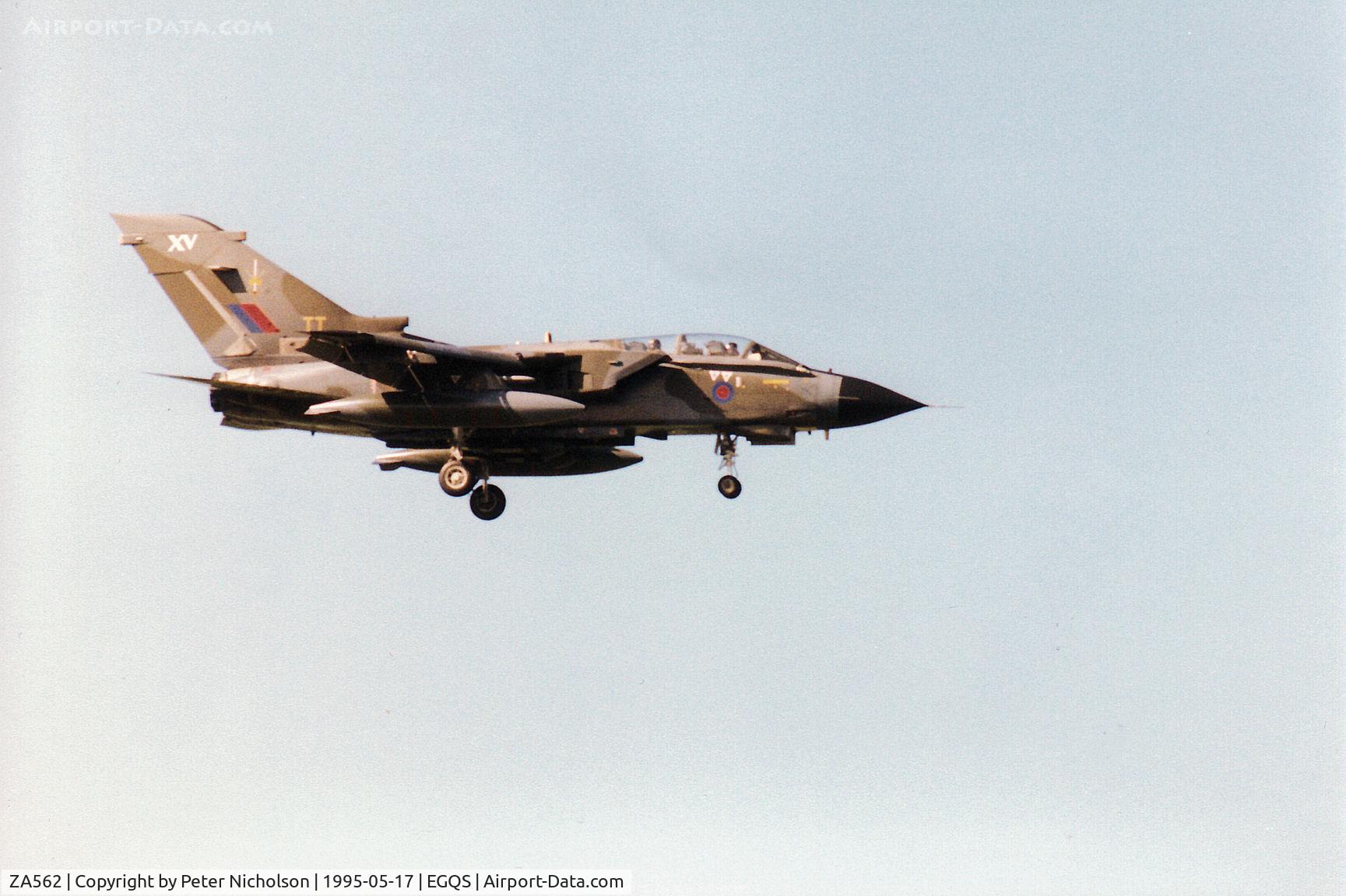 ZA562, 1981 Panavia Tornado GR.1 C/N 085/BT021/3046, Tornado GR.1, callsign Abbot 2, of 15 [Reserve] Squadron landing on Runway 05 at RAF Lossiemouth in the Summer of 1995.