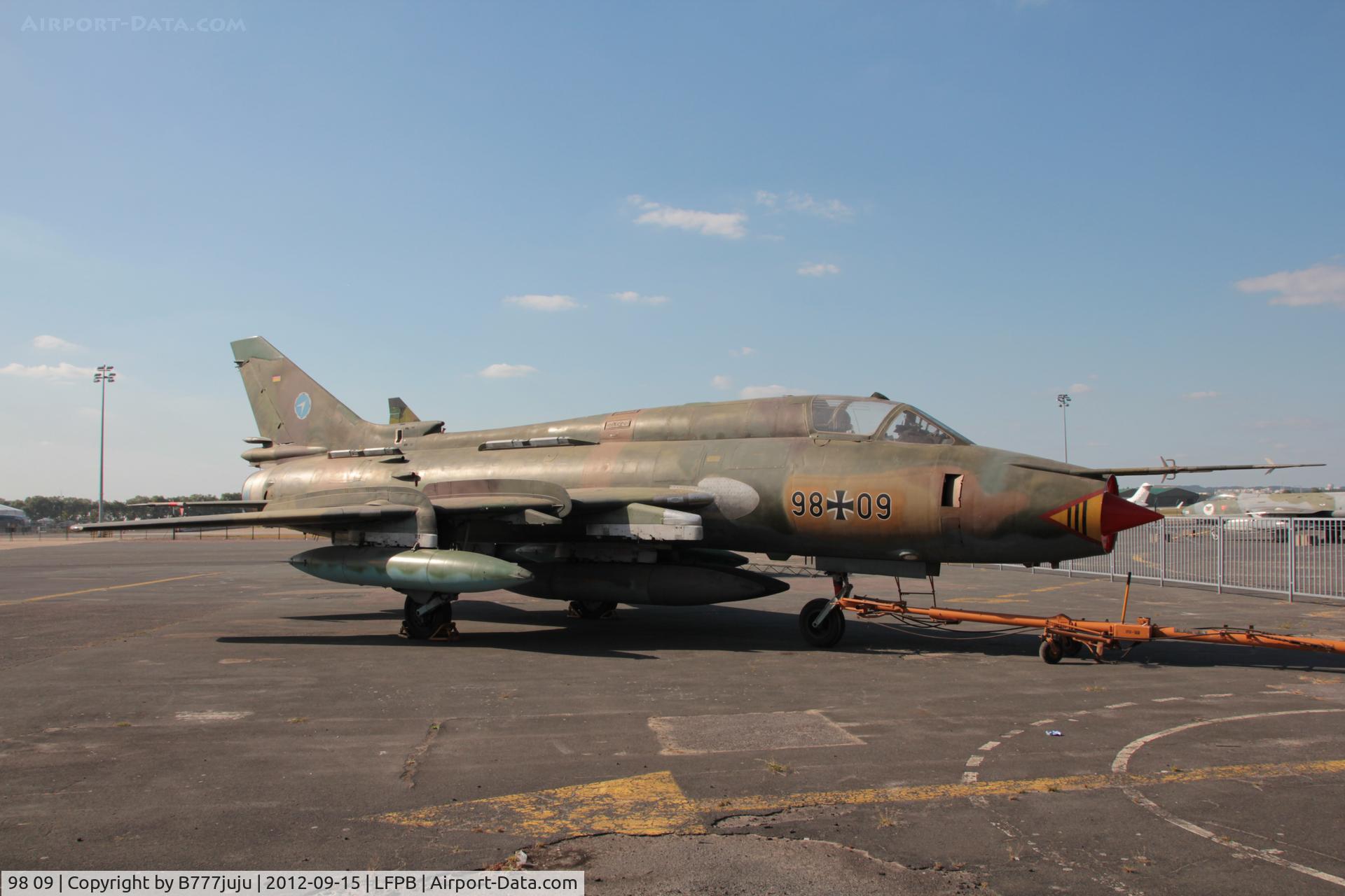 98 09, Sukhoi Su-22M-4 C/N 30916, preserved at Le bourget Muséeum