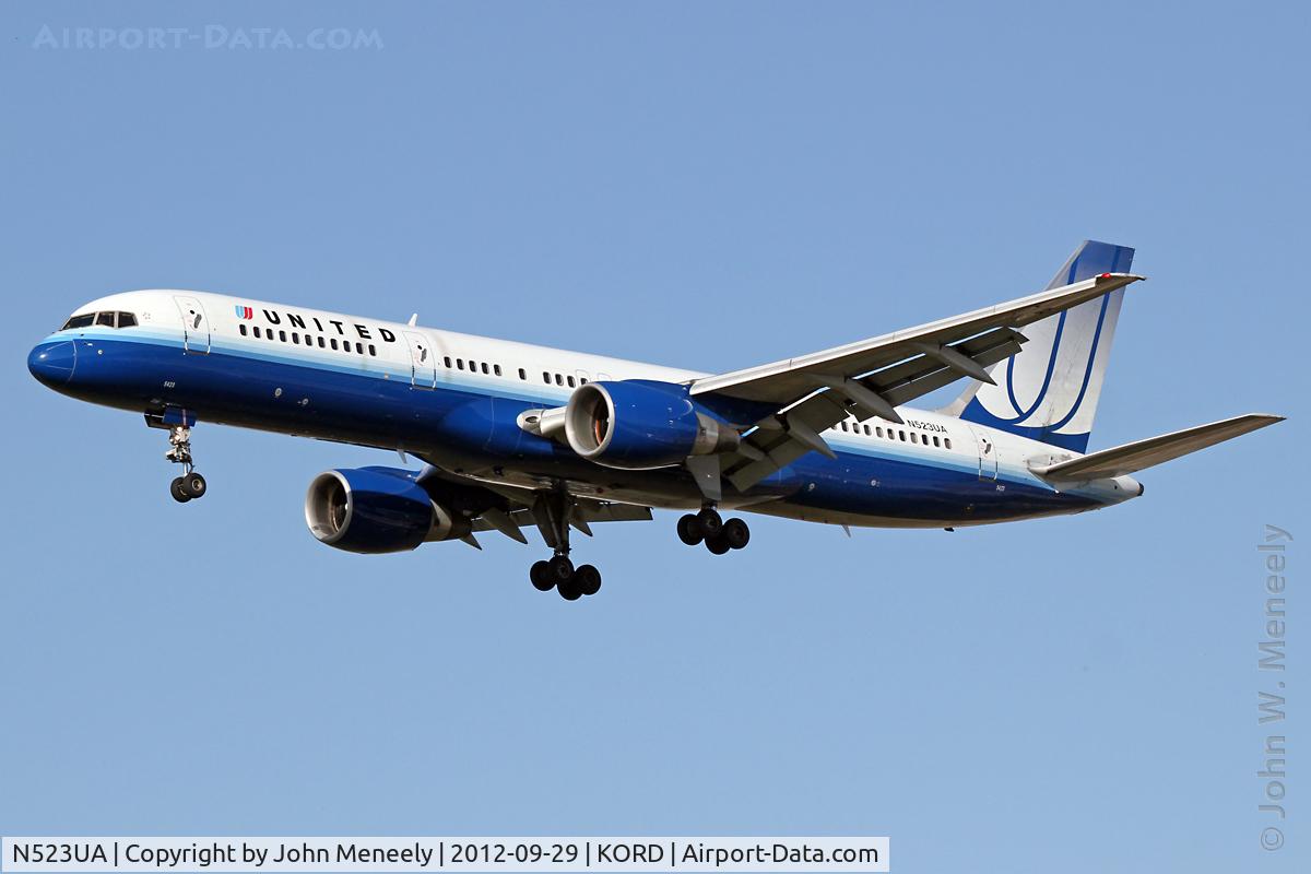 N523UA, 1990 Boeing 757-222 C/N 24932, final approach for 28