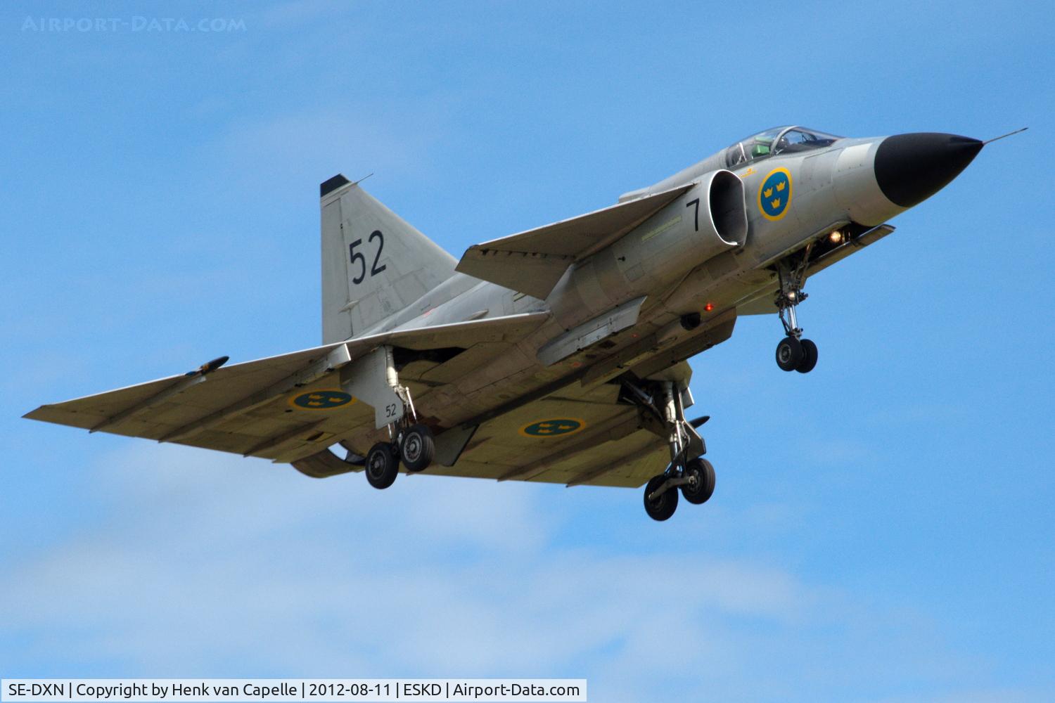 SE-DXN, 1977 Saab AJS 37 Viggen C/N 37098, Gear-down fly-past of the Saab Viggen at Dala-Järna airfield, Sweden.