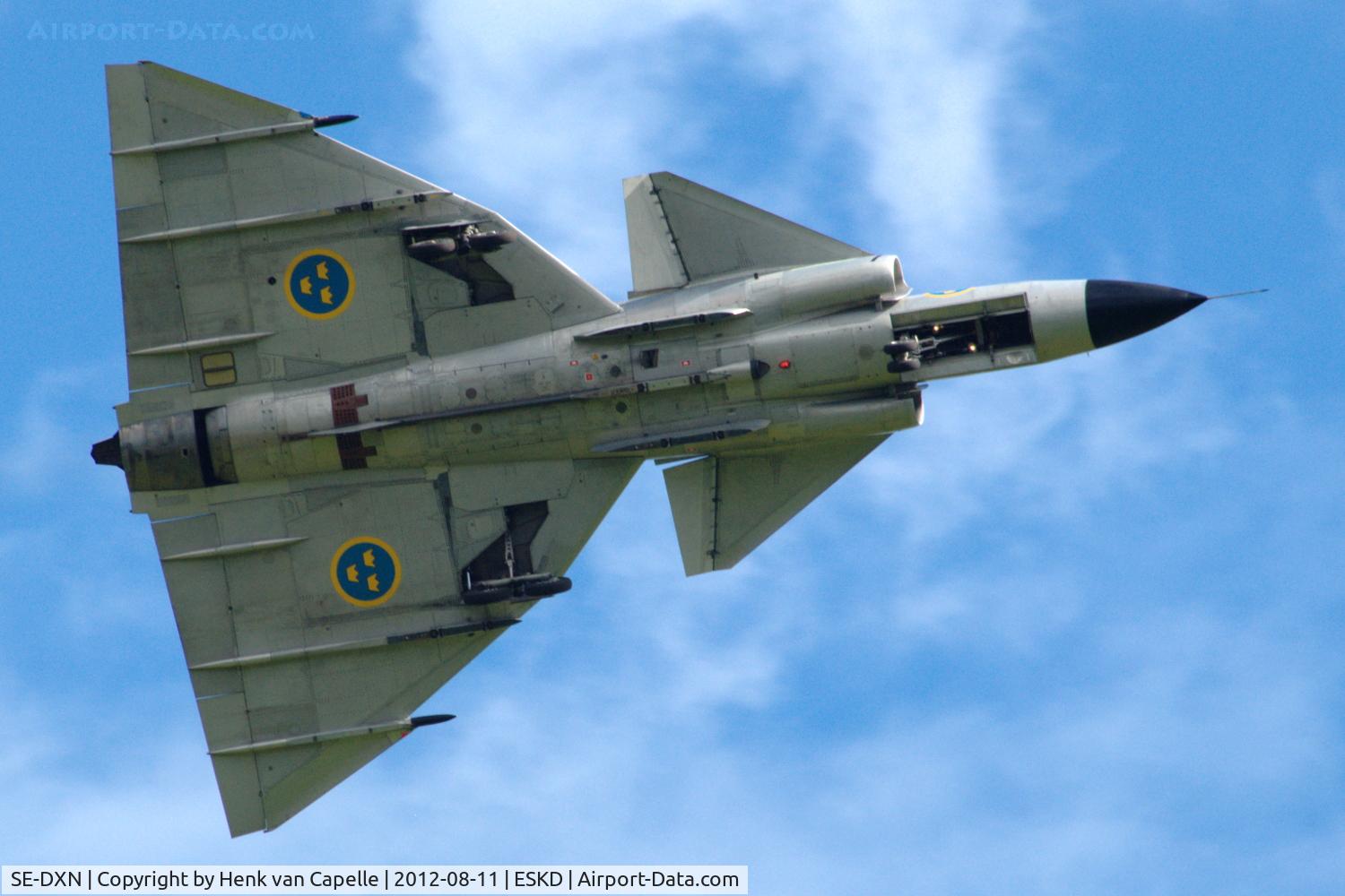 SE-DXN, 1977 Saab AJS 37 Viggen C/N 37098, Gear-down fly-past of the Saab Viggen at Dala-Järna airfield, Sweden.
