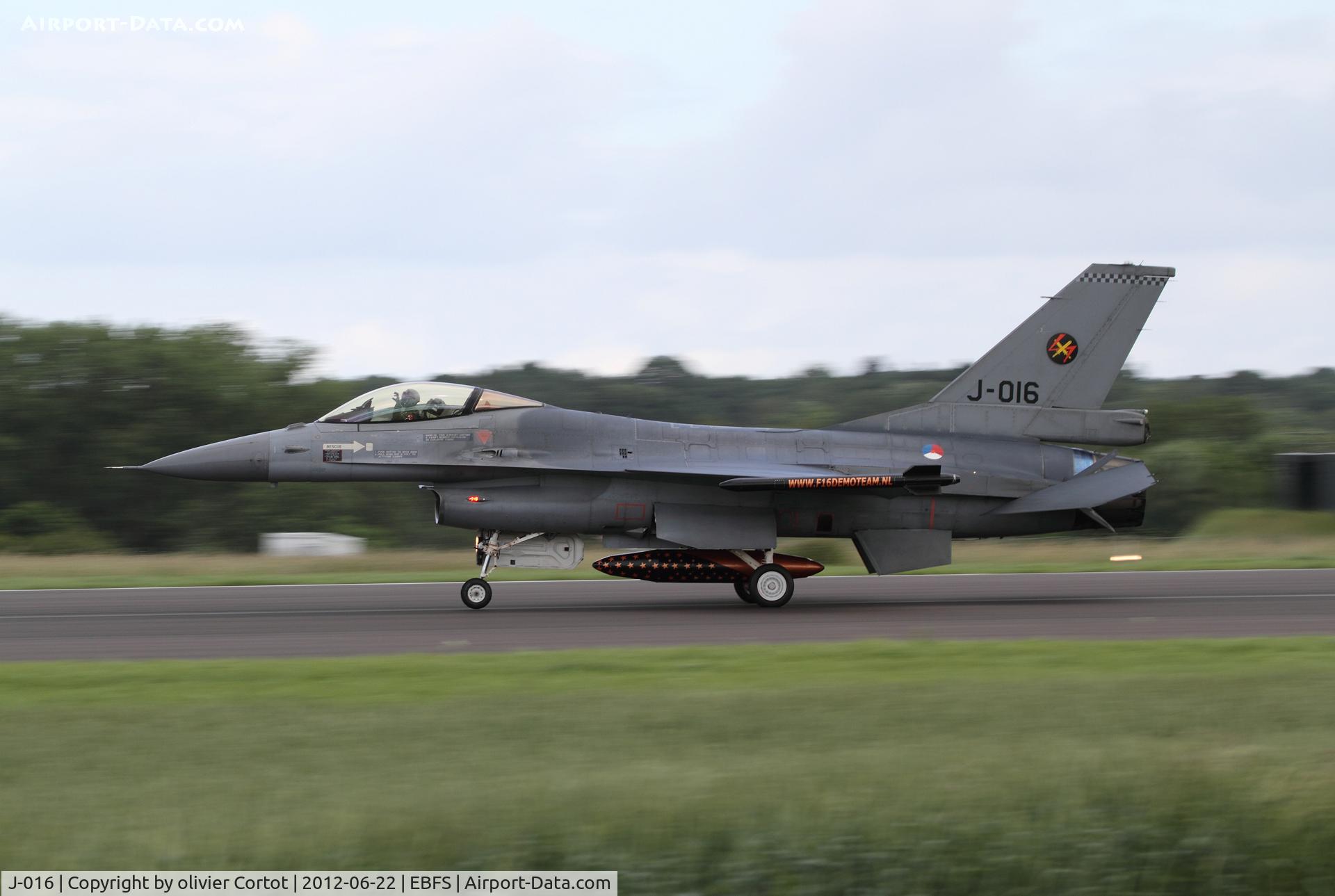 J-016, General Dynamics F-16AM Fighting Falcon C/N 6D-172, note the 