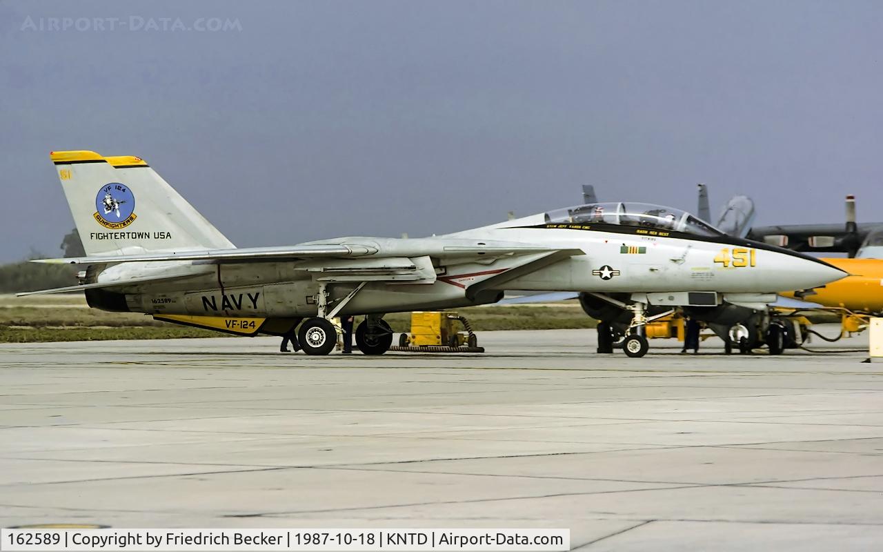 162589, Grumman F-14A Tomcat C/N 511, taxying to the flightline