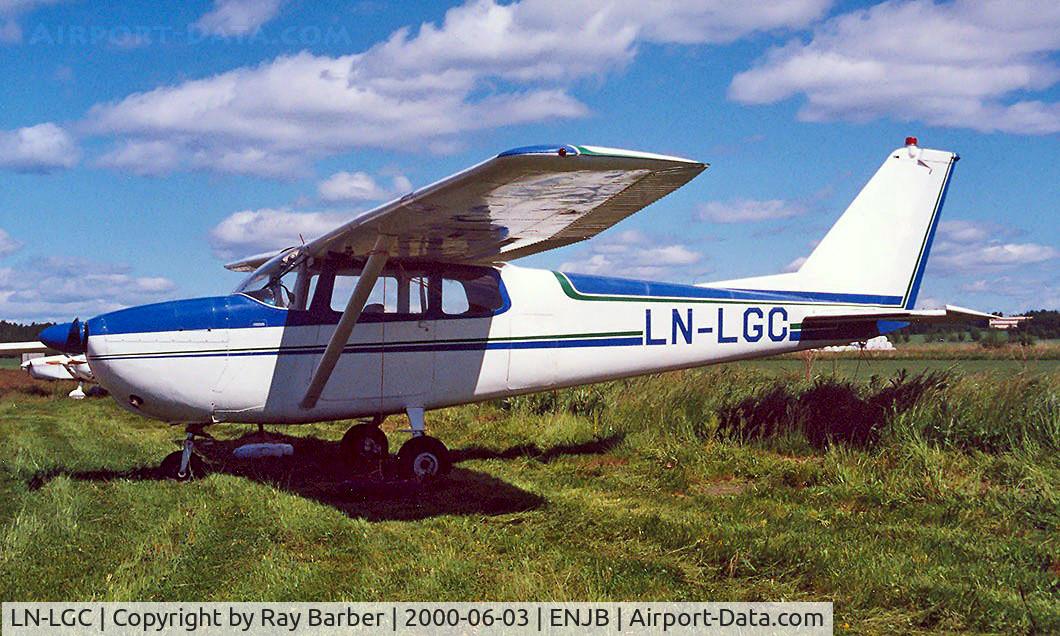 LN-LGC, 1960 Cessna 172B C/N 17247960, Cessna 172B Skyhawk [172-47960] Jarlsberg~LN 03/06/2000