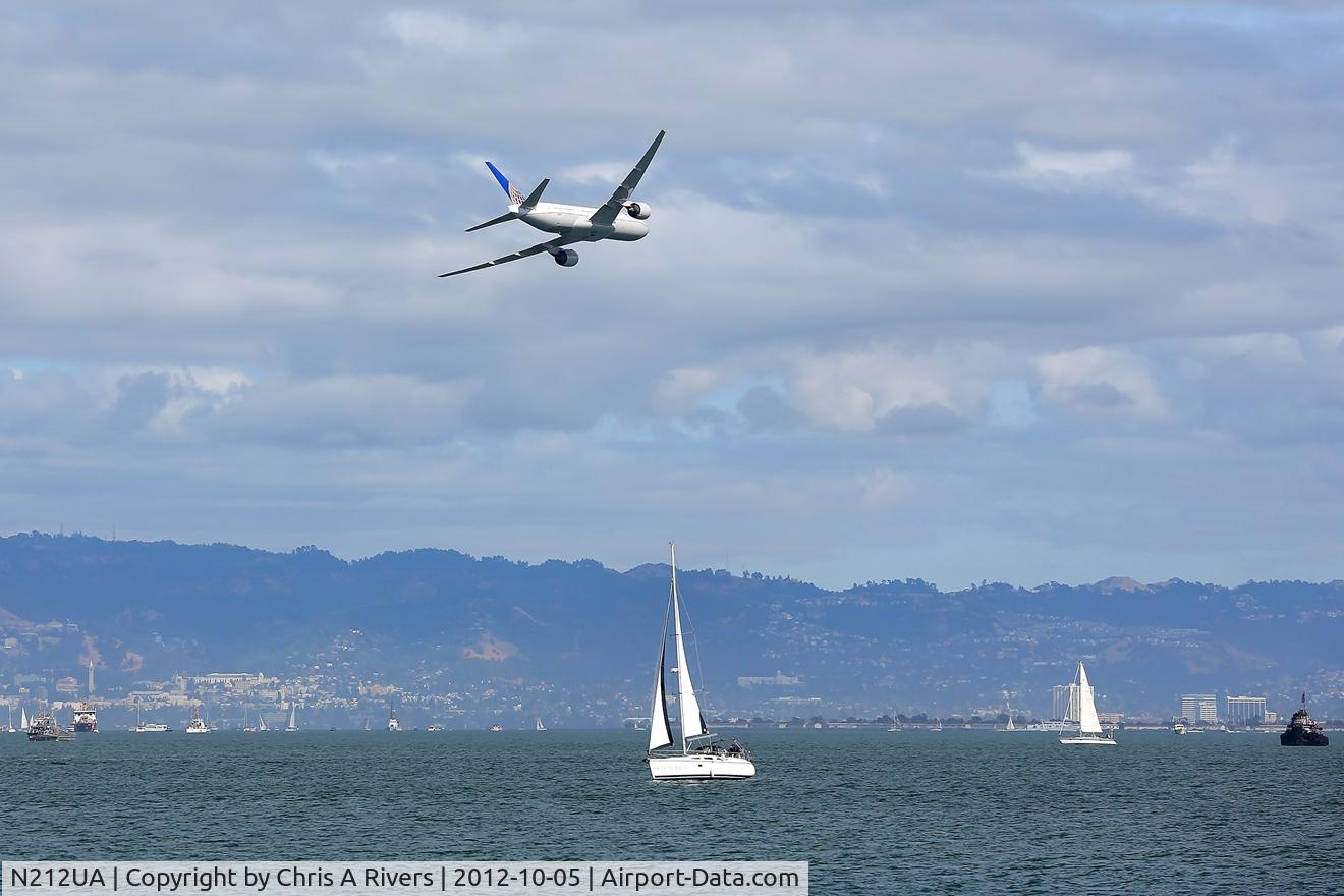 N212UA, 2000 Boeing 777-222 C/N 30218, United 777 Taking A Low Pass Inside San Francisco Bay Airspace -- Practicing for SF's Fleet Week Airshow