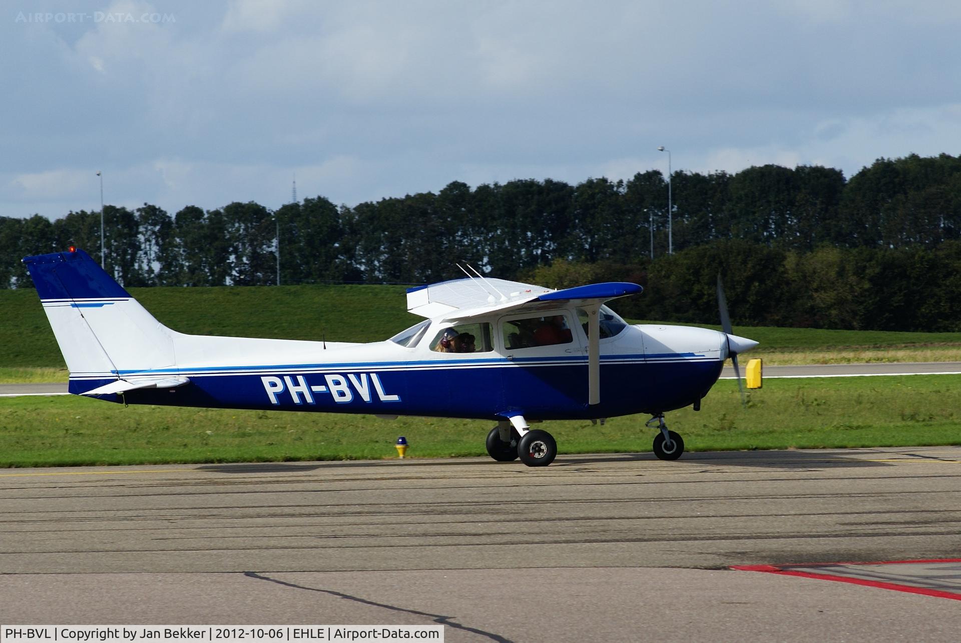 PH-BVL, 1979 Reims F172N Skyhawk C/N 1868, Airport lelystad