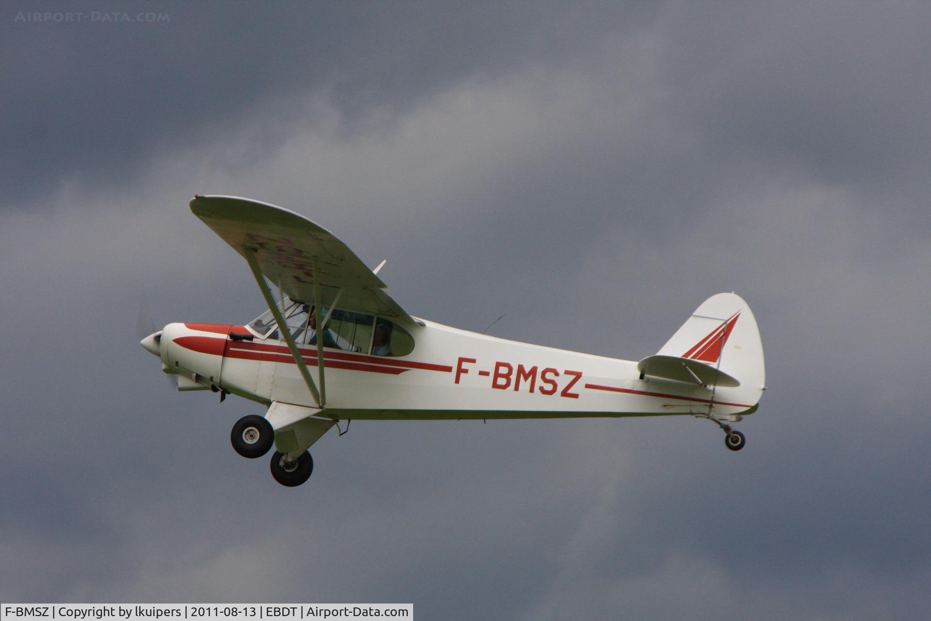 F-BMSZ, Piper PA-18-150 Super Cub C/N 188156, In take-off from a rainy Old Timer Fly-in at Diest in 2011