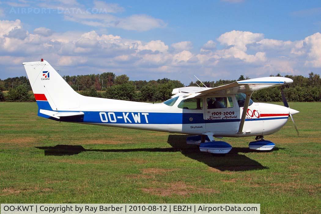 OO-KWT, Cessna 172N C/N 17268274, Cessna 172N Skyhawk [172-68274] Kiewit-Hasselt~OO 12/08/2010