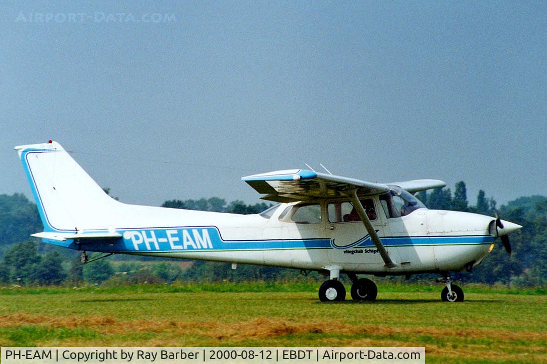 PH-EAM, 1977 Reims F172N Skyhawk C/N 1602, R/Cessna F.172N Skyhawk [1602] Schaffen-Diest~OO 12/08/2000