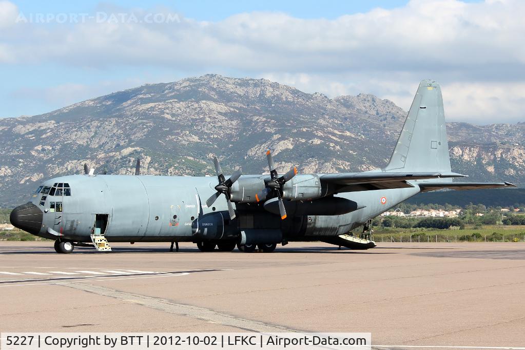 5227, Lockheed C-130H Hercules C/N 382-5227, Parked