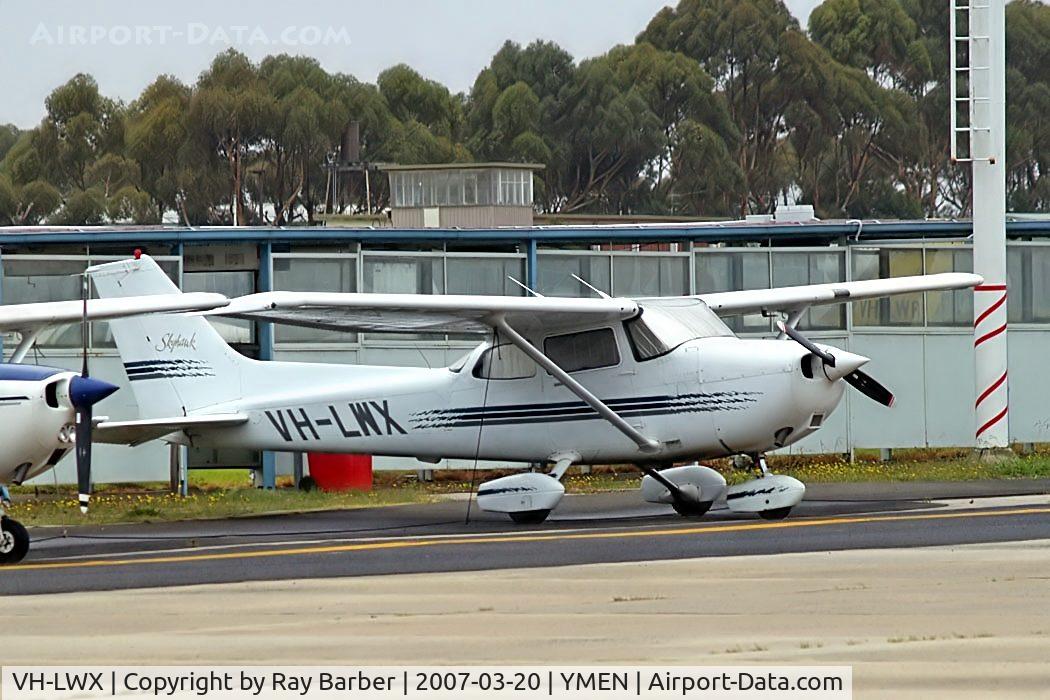 VH-LWX, Cessna 172R C/N 17280089, Cessna 172R Skyhawk [172-80089] Melbourne-Essendon~VH 20/03/2007