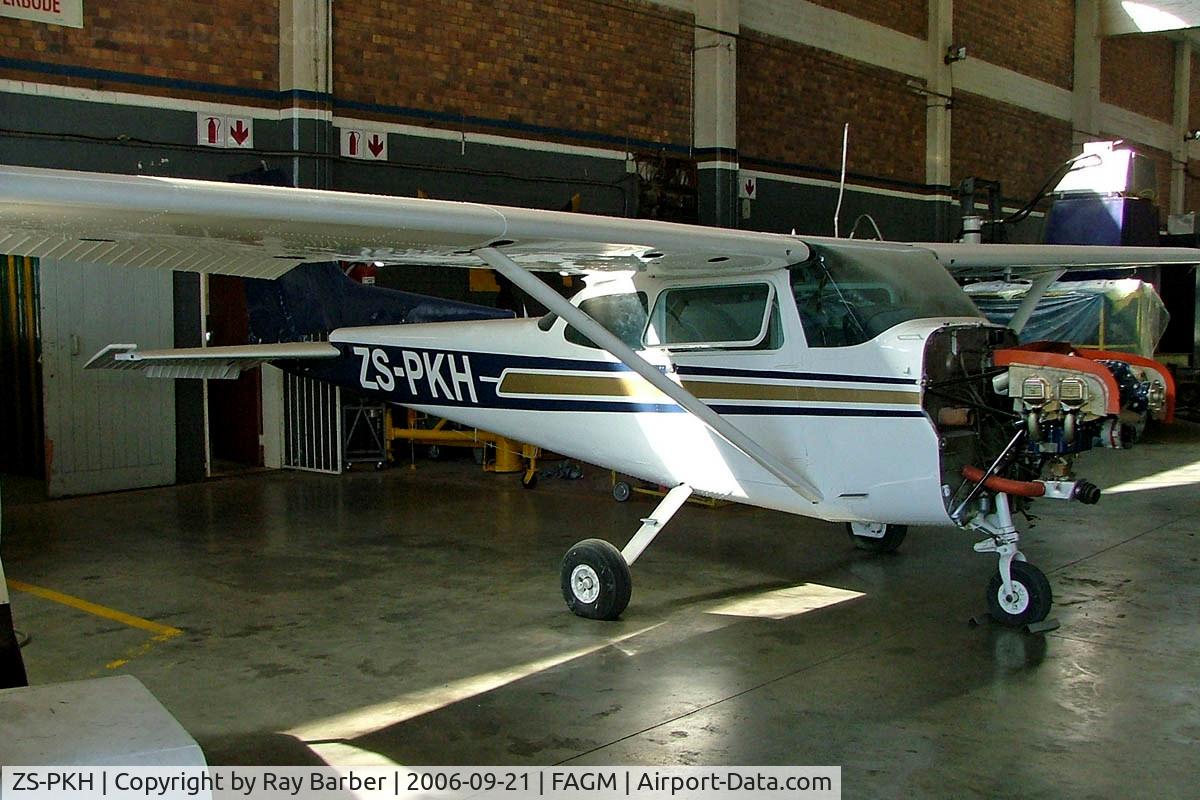 ZS-PKH, 1976 Cessna 172N C/N 17267913, Cessna 172N Skyhawk [172-67913] Rand~ZS 21/09/2006