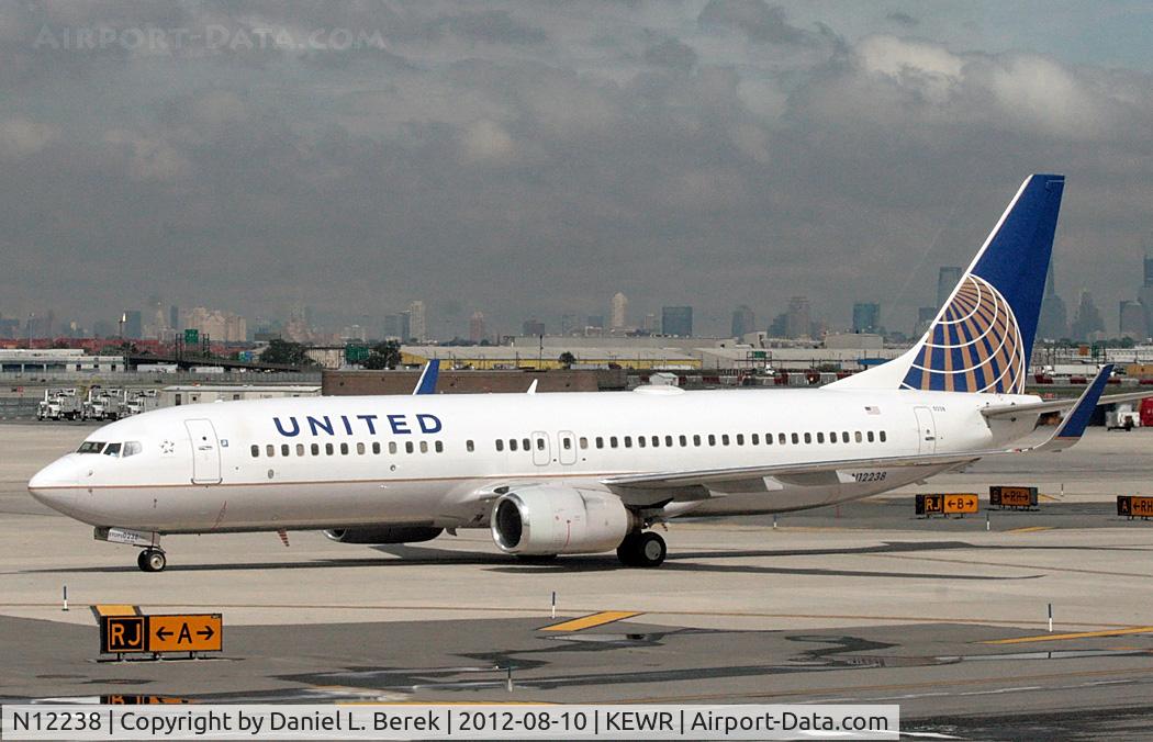 N12238, 1999 Boeing 737-824 C/N 28804, A United Boeing 737-824 taxies in at Newark International.