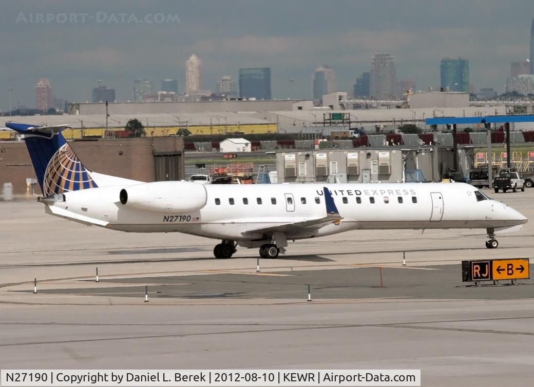 N27190, 2005 Embraer ERJ-145XR (EMB-145XR) C/N 14500934, A United Express ERJ taxies in after another shuttle flight from United's Cleveland hub.