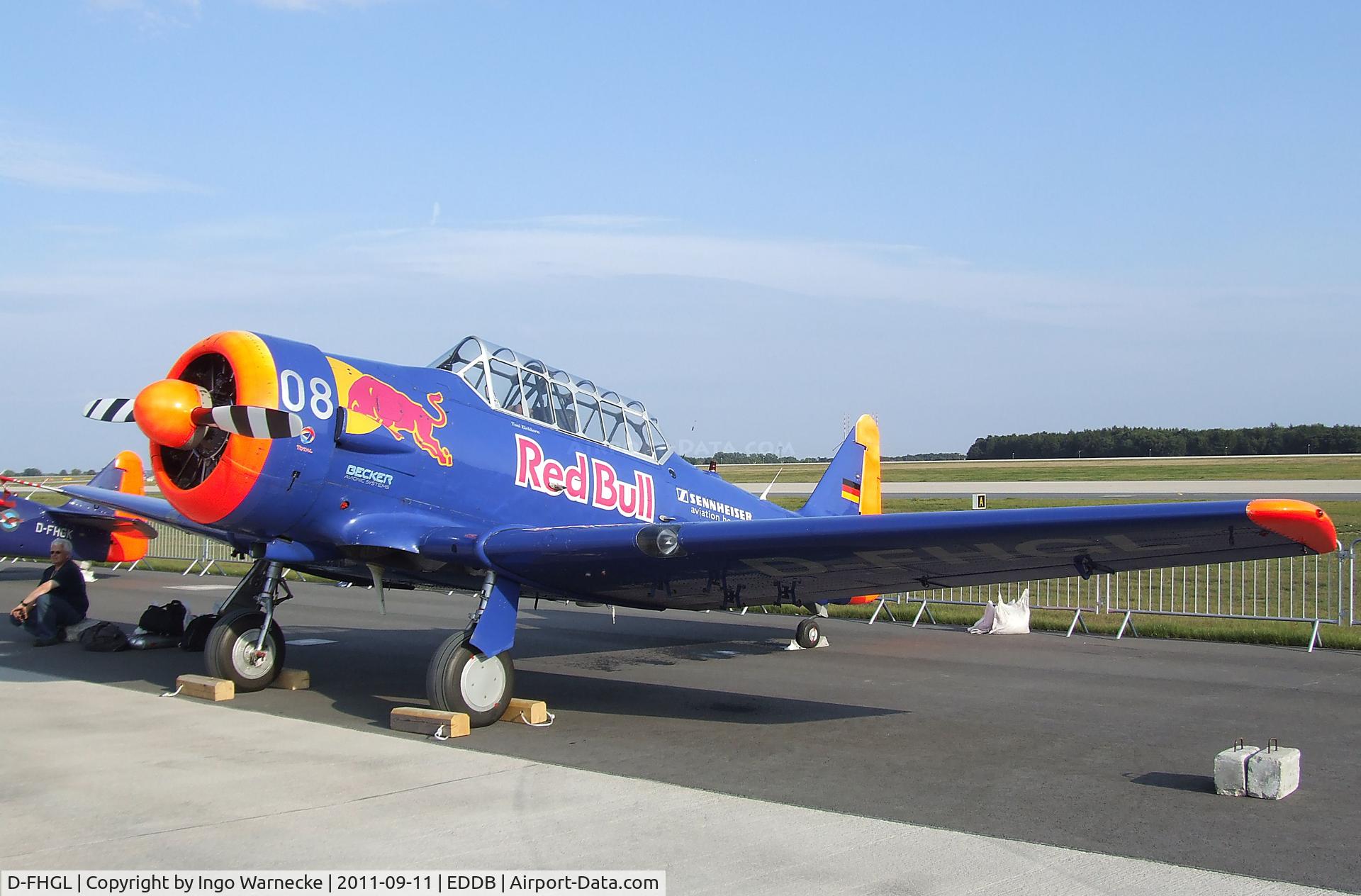 D-FHGL, 1953 North American SNJ-5 Texan Texan C/N 88-14713, North American SNJ-5 Texan at the ILA 2012, Berlin