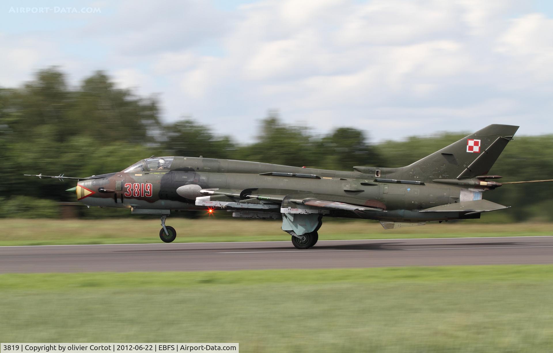 3819, Sukhoi Su-22M-4 C/N 37819, beacon shot !