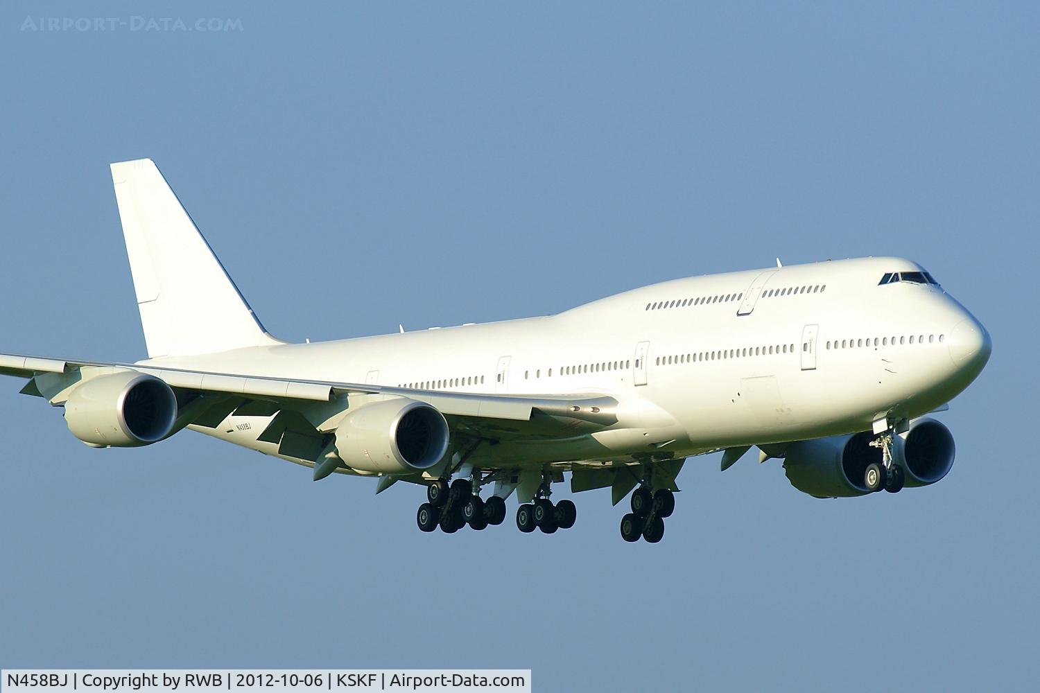 N458BJ, 2012 Boeing 747-8JA BBJ C/N 40065, On approach runway 15