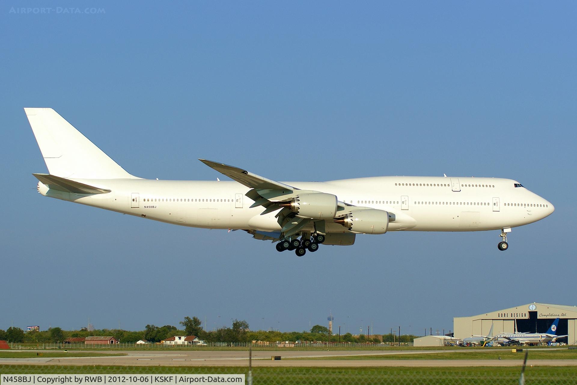 N458BJ, 2012 Boeing 747-8JA BBJ C/N 40065, On approach runway 15