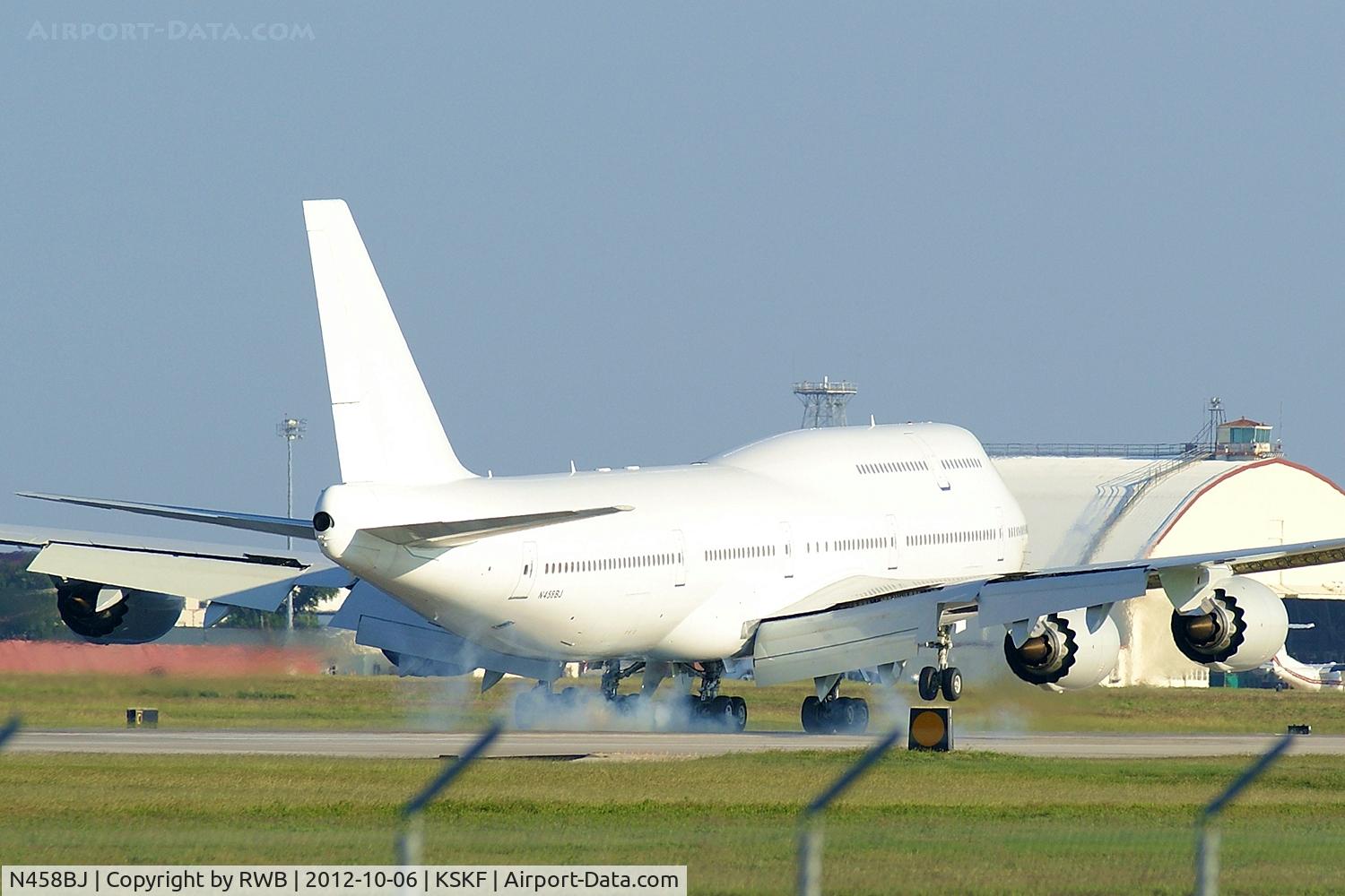 N458BJ, 2012 Boeing 747-8JA BBJ C/N 40065, Landing on 15