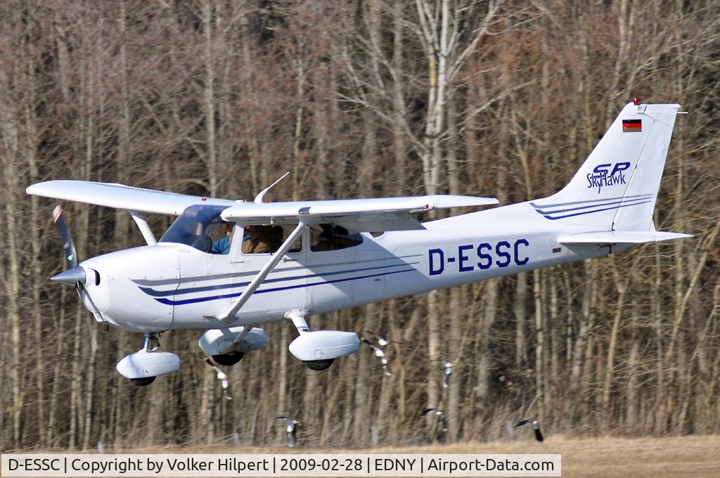 D-ESSC, Cessna 172S C/N 172S9538, at fdh