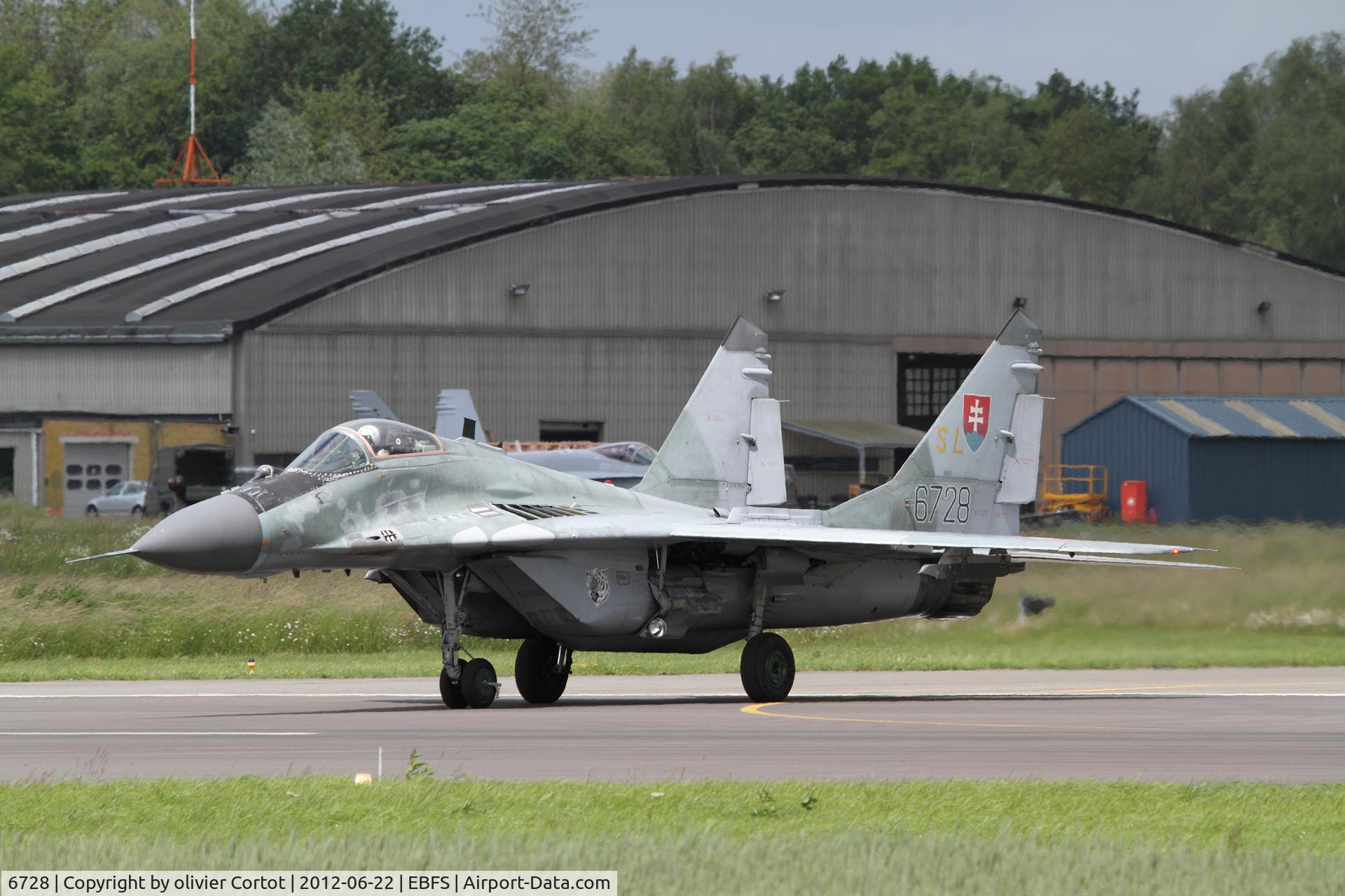 6728, Mikoyan-Gurevich MiG-29AS C/N 2960536067, on its way to the static display