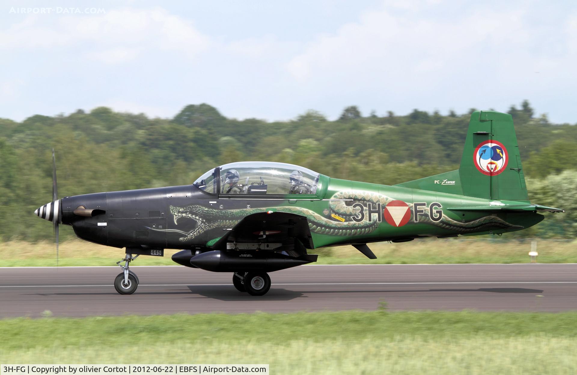 3H-FG, Pilatus PC-7 Turbo Trainer C/N 445, landing at Florennes