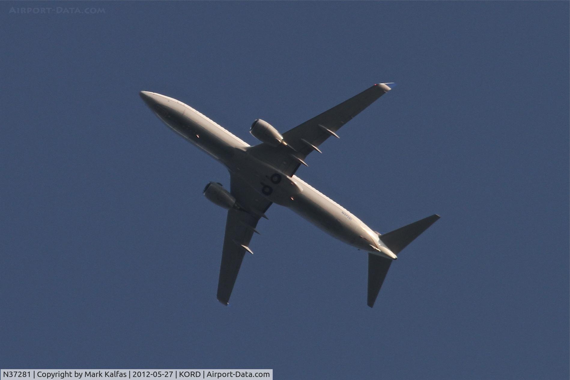 N37281, 2003 Boeing 737-824 C/N 31599, United Boeing 737-824, 5,000' on approach to ORD.