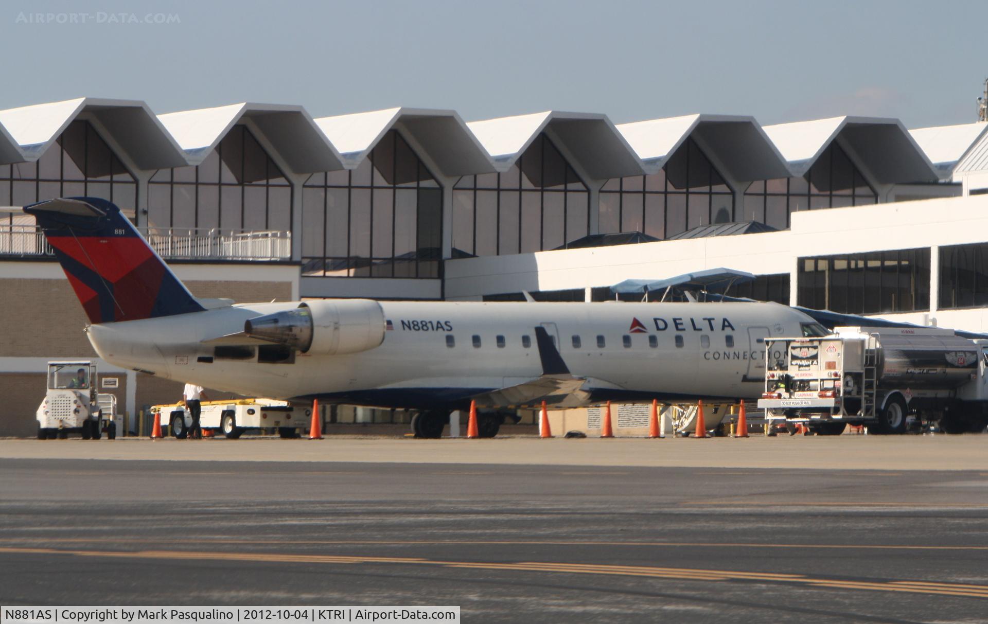 N881AS, 2001 Bombardier CRJ-200ER (CL-600-2B19) C/N 7496, CL-600-2B19