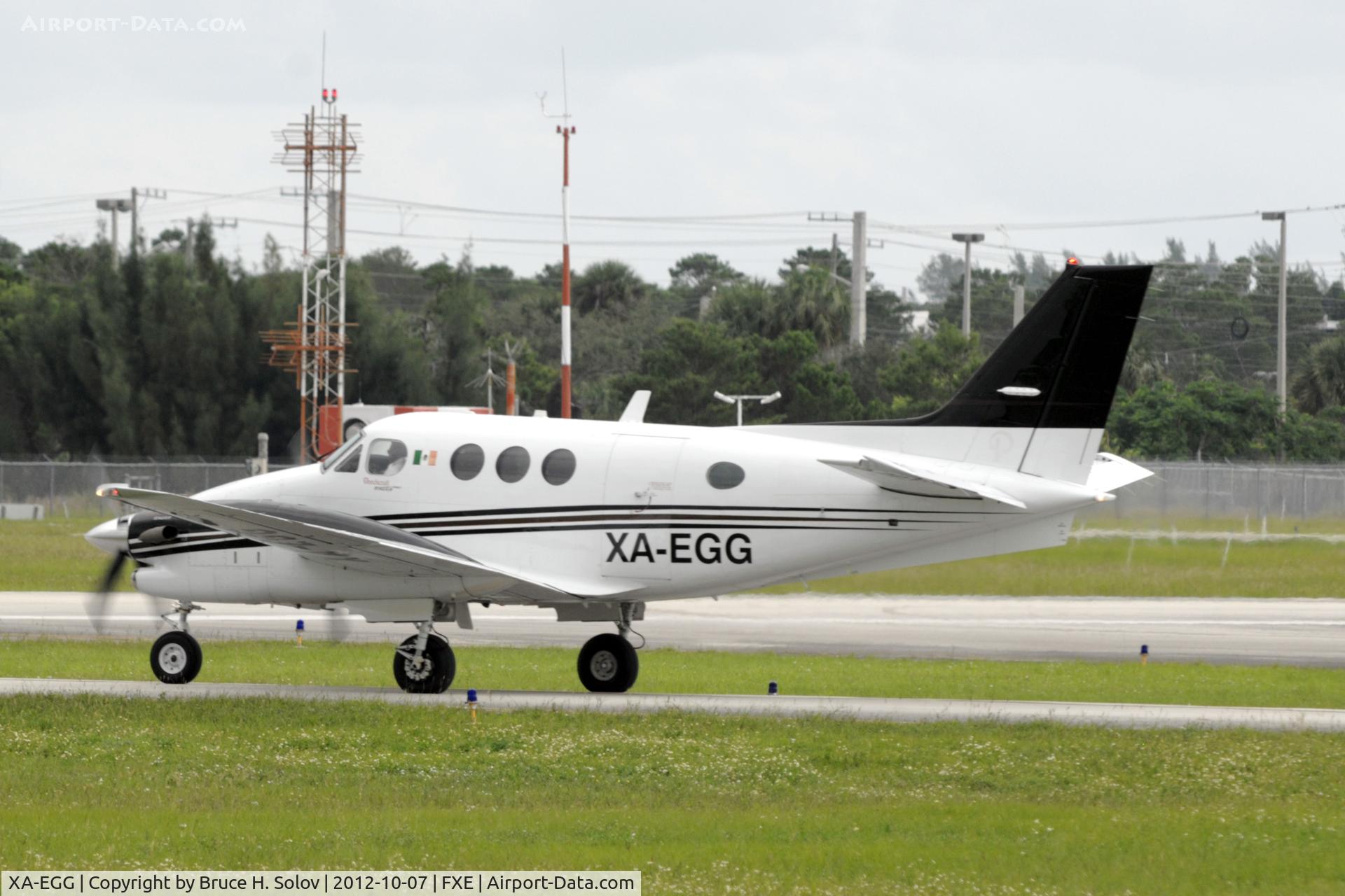 XA-EGG, 2007 Hawker Beechcraft Corp C90GT C/N LJ-1843, Waiting Takeoff @ runway 8