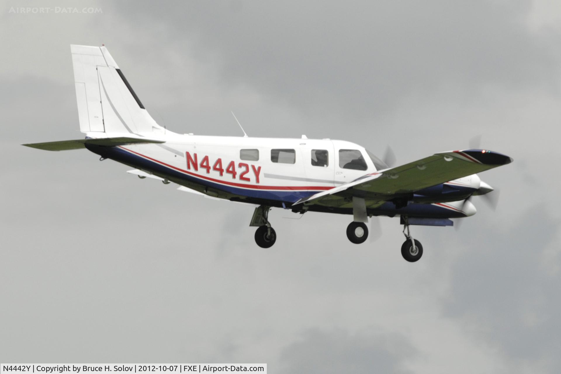 N4442Y, Piper PA-34-220T C/N 3449382, Landing at FXE