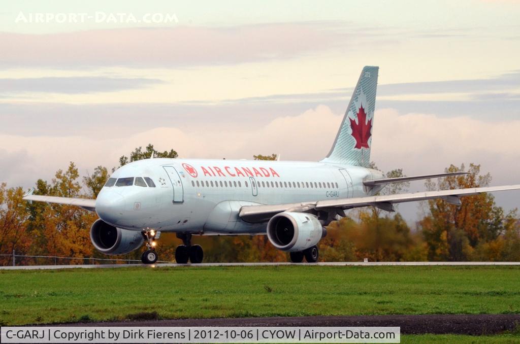 C-GARJ, 1997 Airbus A319-114 C/N 752, Preparing for takeoff on a wet morning flight to Toronto, on rwy 25.