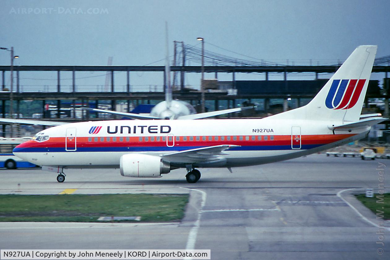 N927UA, 1992 Boeing 737-522 C/N 26649, June 1992 - taxiing at ORD