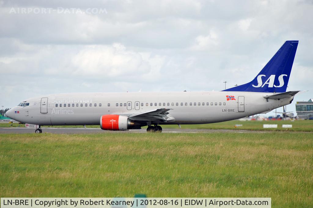 LN-BRE, 1990 Boeing 737-405 C/N 24643, Lining up r/w 28