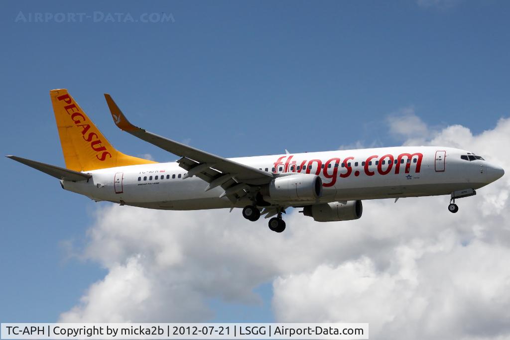 TC-APH, 2001 Boeing 737-8S3 C/N 29250/792, Landing