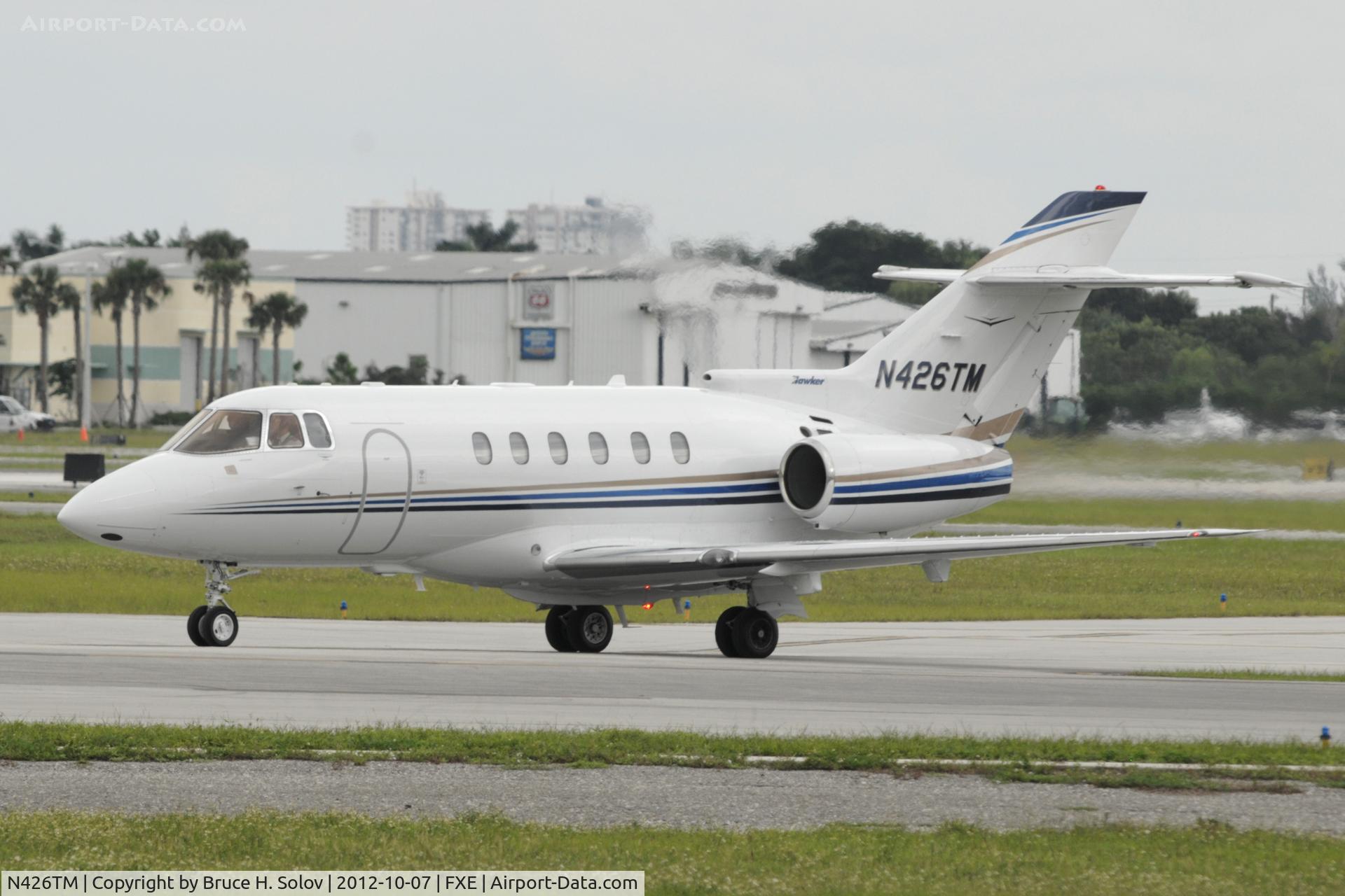 N426TM, 2004 Raytheon Hawker 800XP C/N 258680, Lined up for departure