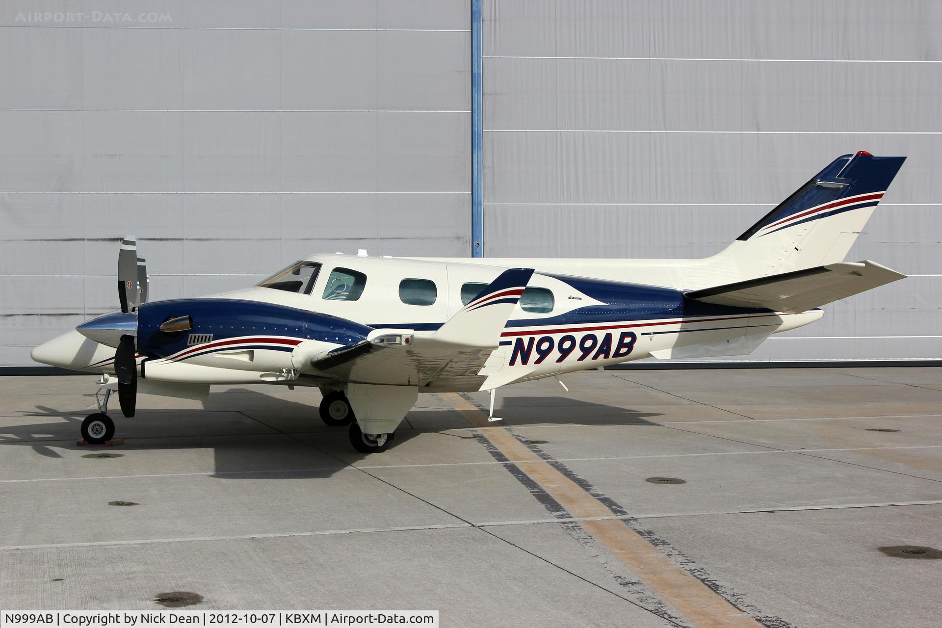 N999AB, 1977 Beech B-60 Duke C/N P-457, KBXM/BXM 2012 Duke owners fly in, one of the 3 turbine Dukes that attended, N20CG, N999AB and N858K.