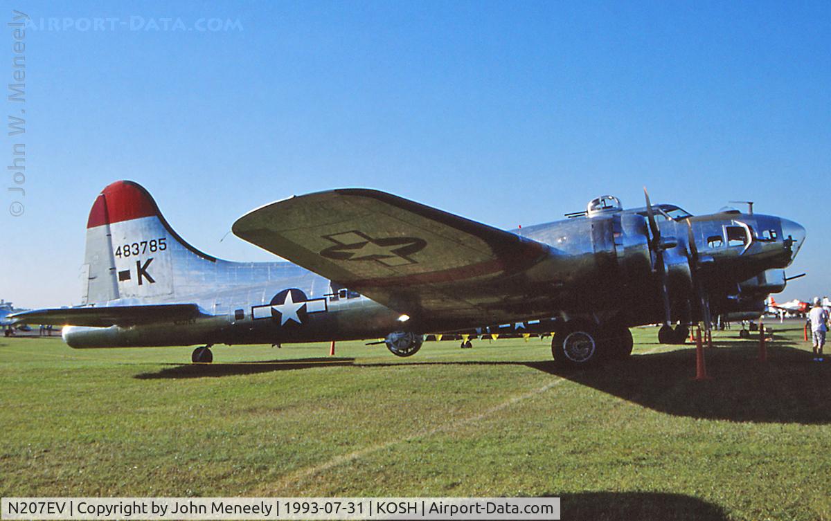 N207EV, 1944 Boeing B-17G Flying Fortress C/N 44-83785, 1993 Airventure