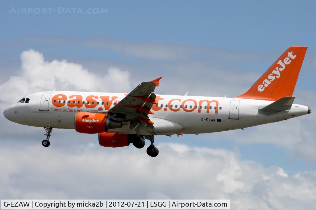 G-EZAW, 2006 Airbus A319-111 C/N 2812, Landing. Scrapped in october 2023.