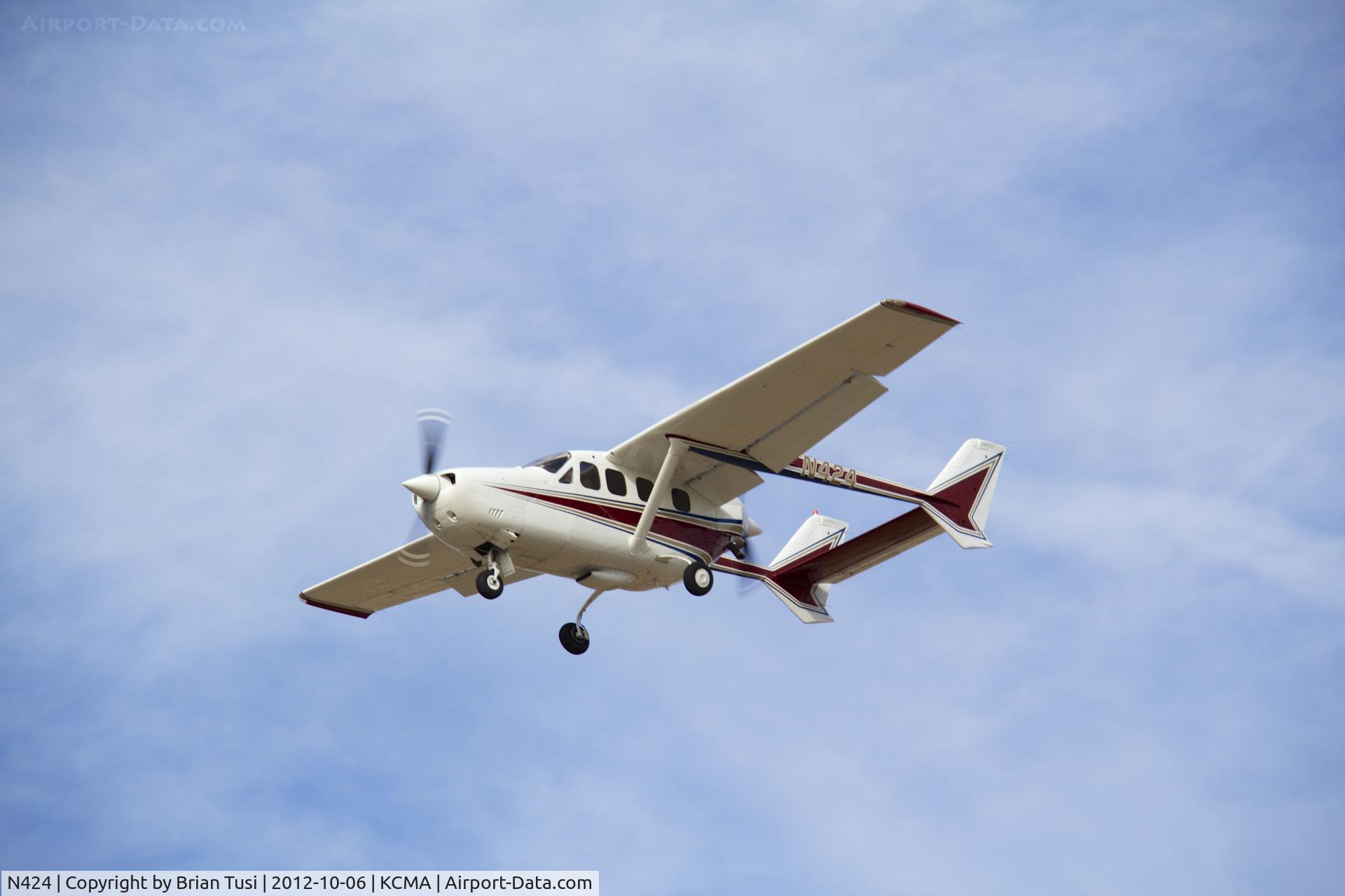 N424, 1976 Cessna T337G Turbo Super Skymaster C/N P3370259, Short Final