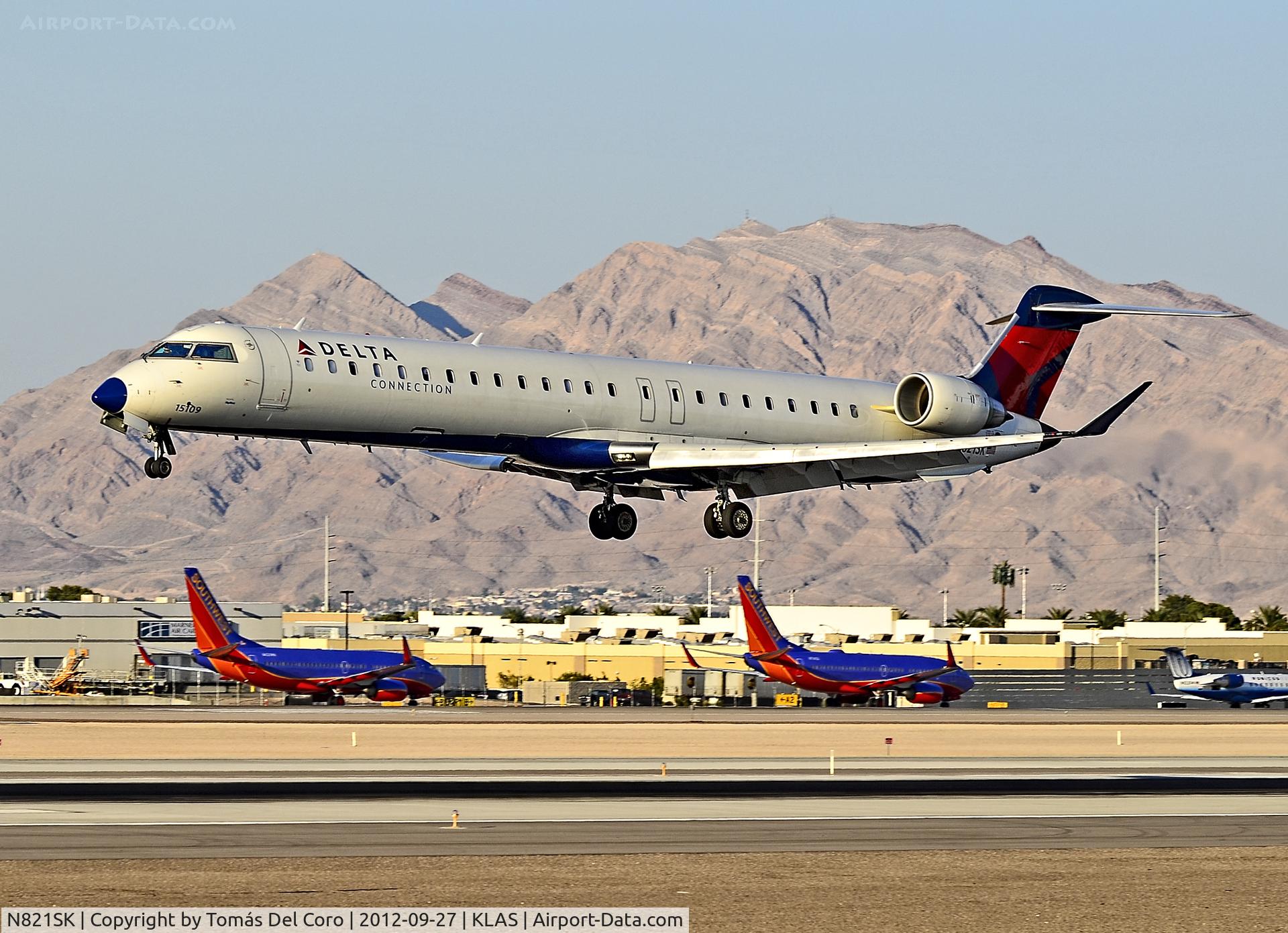 N821SK, 2007 Bombardier CRJ-900ER (CL-600-2D24) C/N 15109, Delta Connection (Skywest Airlines Canadair CL-600-2D24 Regional Jet CRJ-900 N821SK) (cn 15109)

- Las Vegas - McCarran International (LAS / KLAS)
USA - Nevada, September 27, 2012
Photo: Tomás Del Coro