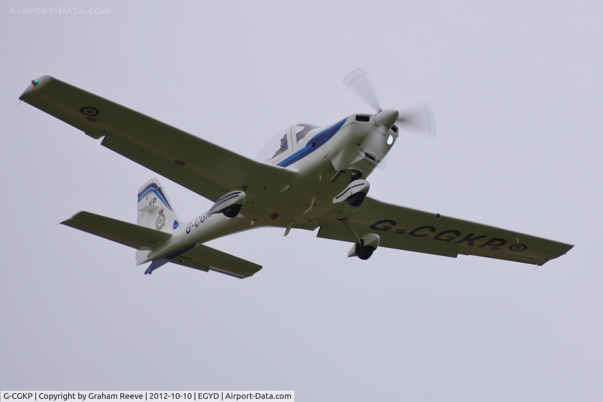 G-CGKP, 2009 Grob G-115E Tutor T1 C/N 82316/E, On finals.