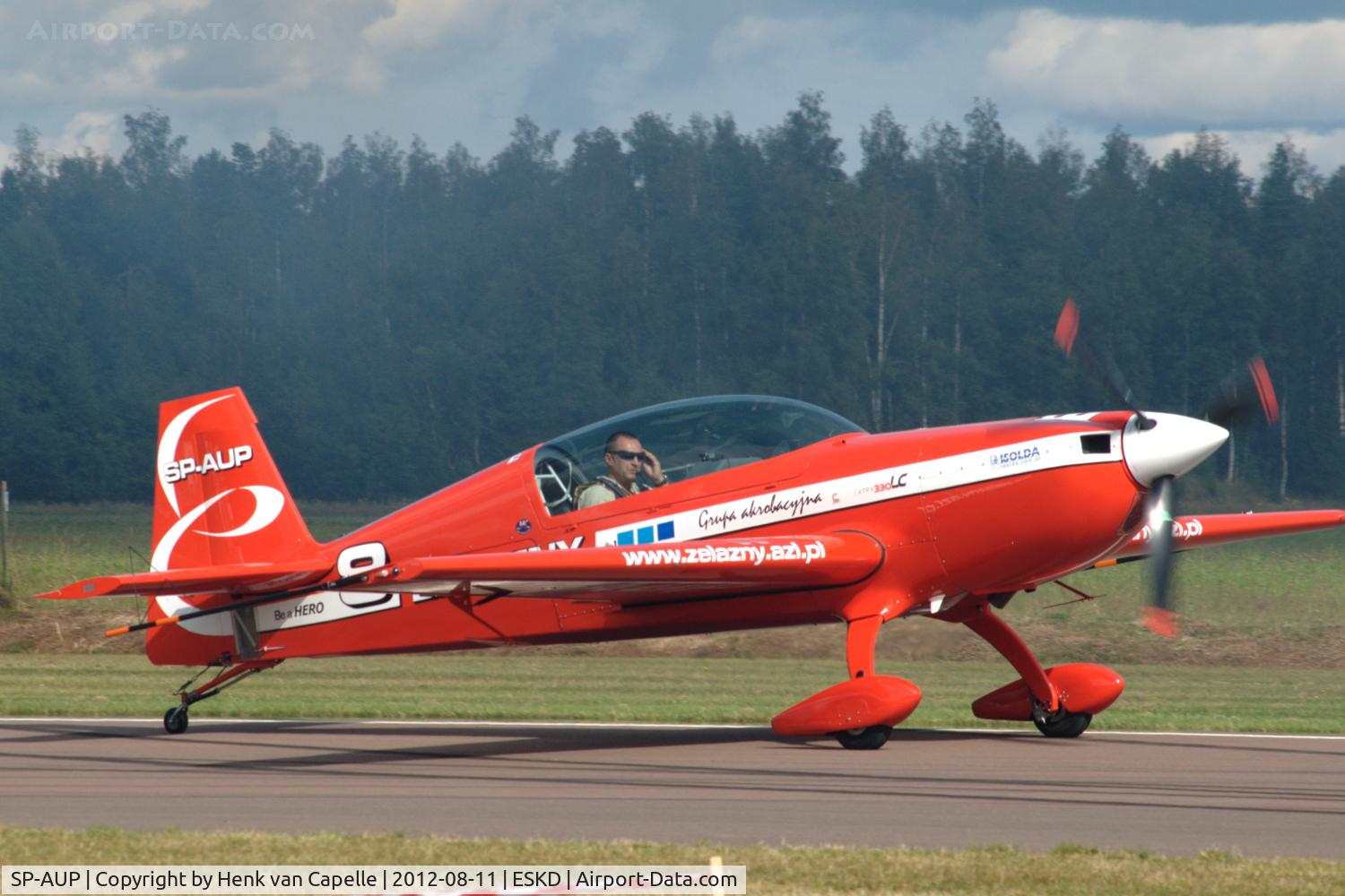 SP-AUP, Extra EA-330LC C/N 1296, Extra EA-330LC of the Zelazny Aerobatic Team landing at Dala-Järna airfield, Sweden